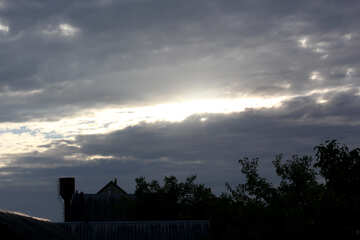 Uma nuvem sobre vila №39288