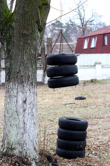 Ausbildung Boden aus alten Reifen №39042