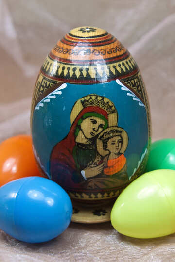 Virgin Mary with Jesus. Icon on the egg.  №4341