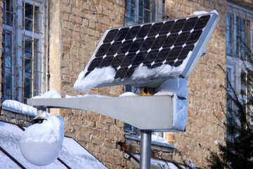 Вуличний ліхтар працює на сонячній енергії №4244