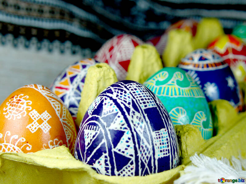 The painted eggs in the tray №4379