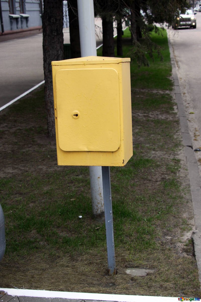 Jaune  courrier boîte  à  colonne.  Email. №4918