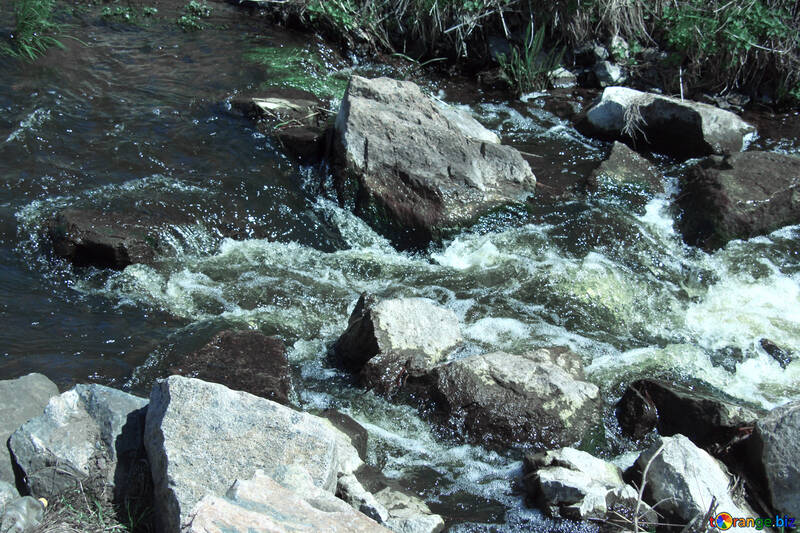El agua sobre las piedras №4748