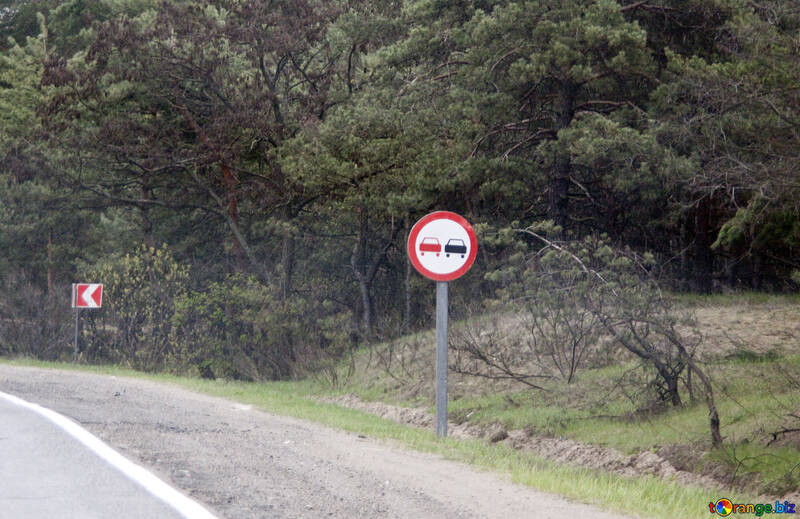 Overtaking is forbidden. Sign. №4875
