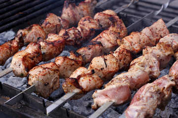 Meat is fried on skewers on the grill №40949