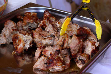 Large chunks of roasted meat №40943