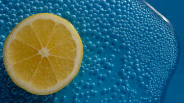 Hintergrund, die Zitrone in Wasser №40816