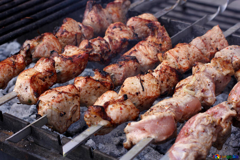 Meat is fried on skewers on the grill №40949