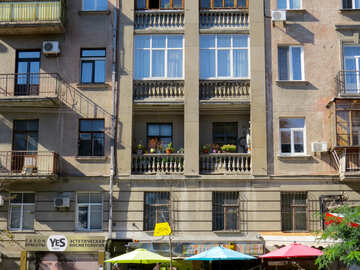 Front of the house with different windows and balconies №41011