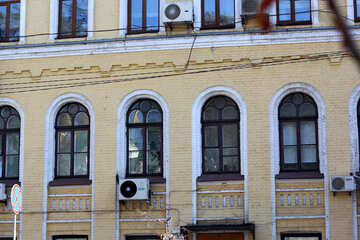 Alte Fassade mit Klimaanlage №41810