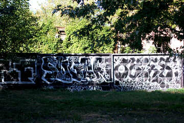 Graffiti su una recinzione №41677