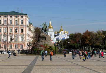 Kiew-Denkmal auf dem Platz №41089