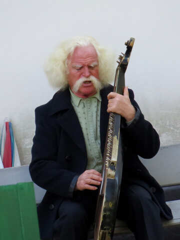 The man playing the bandura №41142