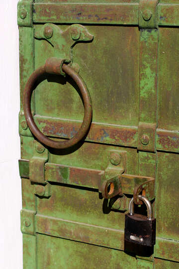 El cerrojo de la puerta y la cerradura №41975