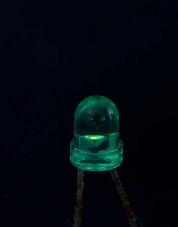Il diodi emettitori di luce verde su uno sfondo scuro №41390