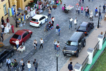 La gente camina en la en San Andrés descenso №41447