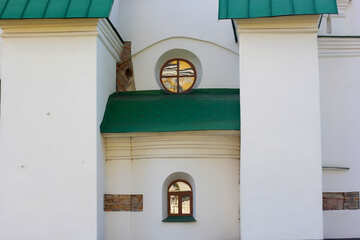 Die Textur der Fassade mit runden Fenster №41872