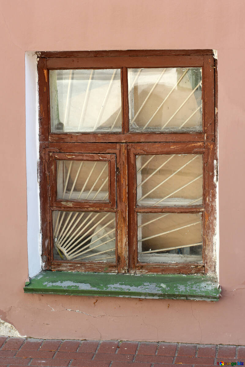 Old fenêtre avec des barres №41987