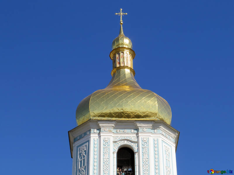 A cúpula com cruz no campanário №41233