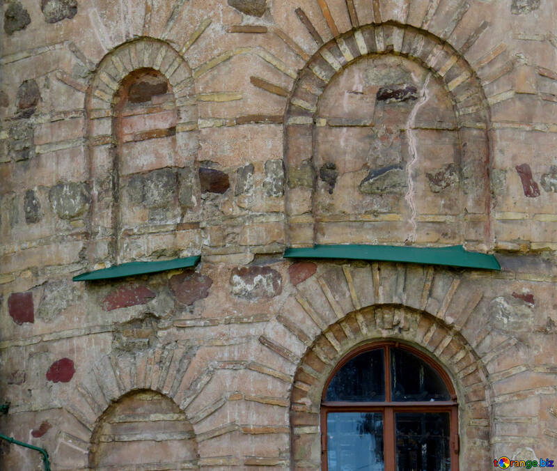 Prédio antigo, com janelas colocado №41120