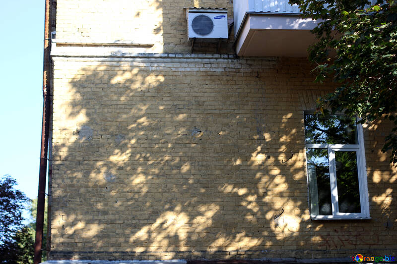Il muro di casa in ombra №41693