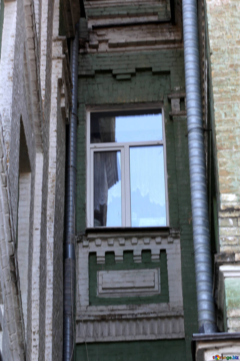 Nouvelle fenêtre dans une maison ancienne №41752
