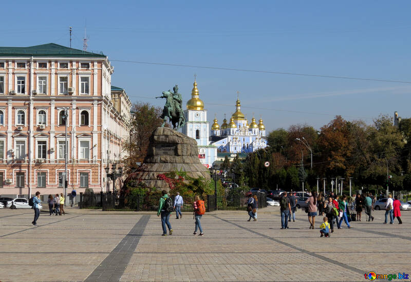 Monumento di Kiev sulla Piazza №41089