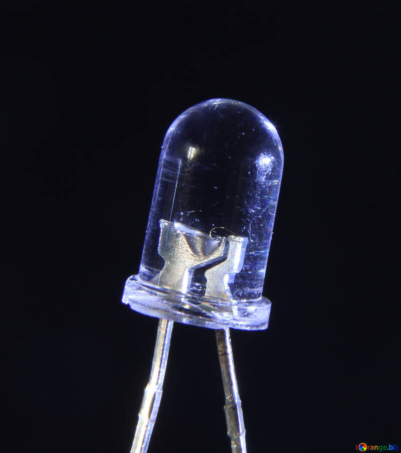La diode électroluminescente sur un fond sombre №41381