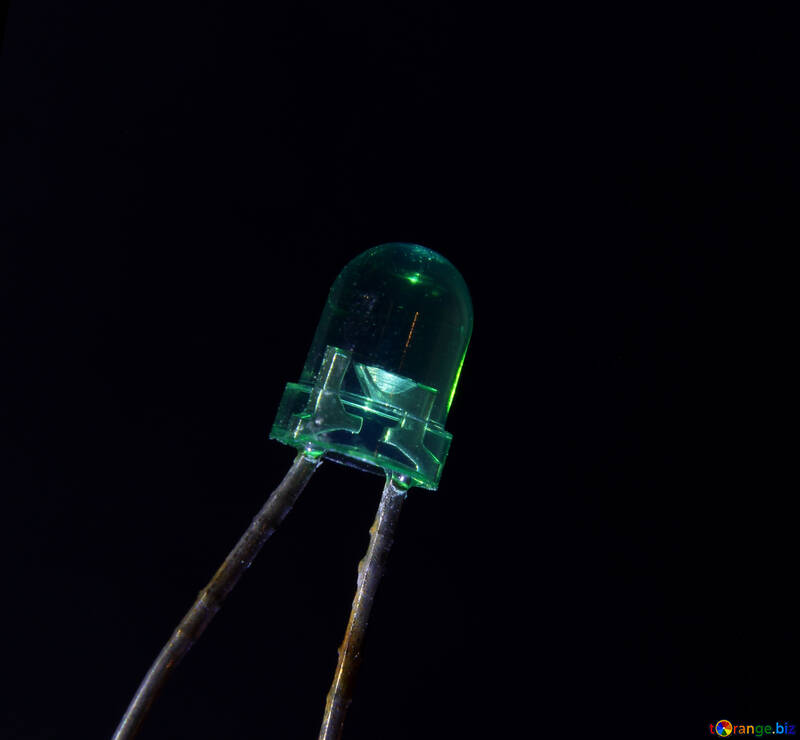 La diode électroluminescente sur un fond sombre №41384
