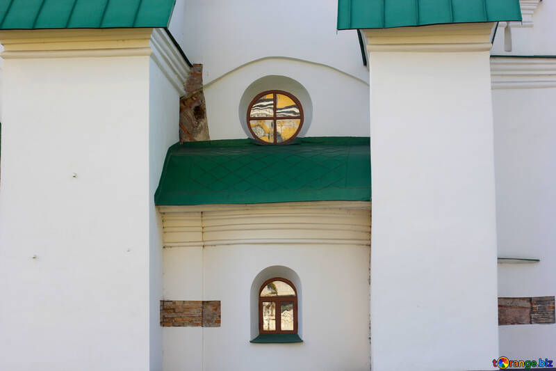 La texture della facciata con finestra rotonda №41872