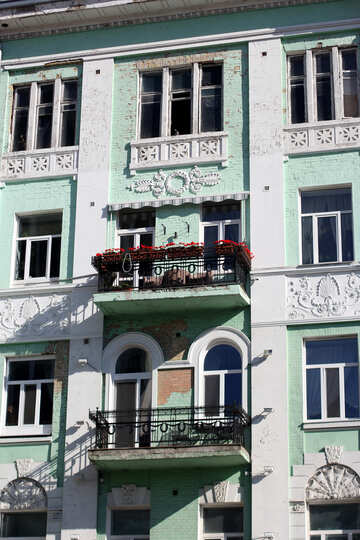 Balkone in einem alten Haus №42172