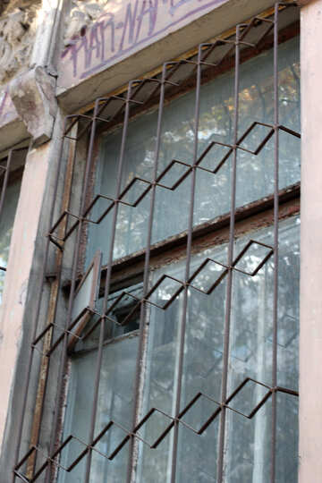 古い窓に格子 №42137