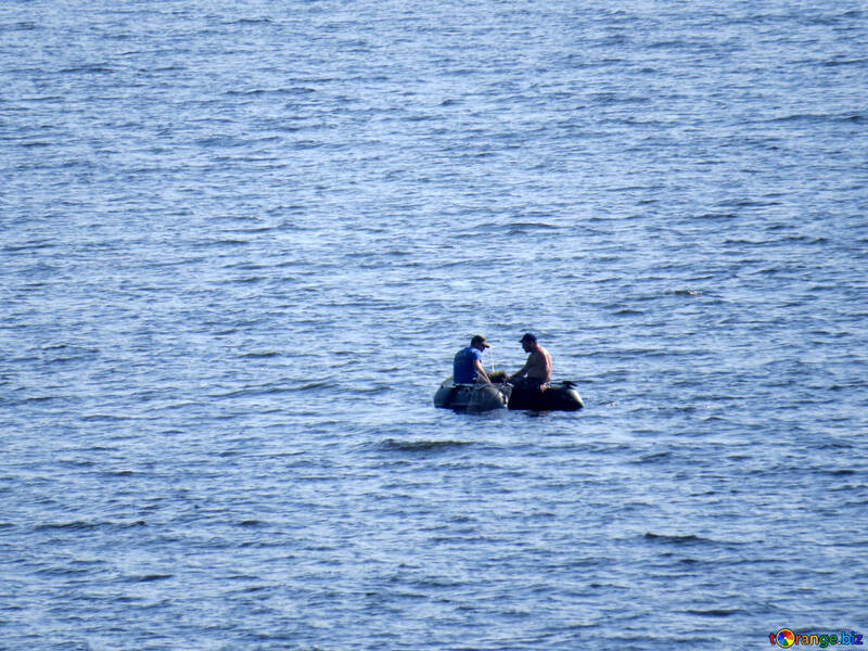 Les pêcheurs sur le bateau №42508