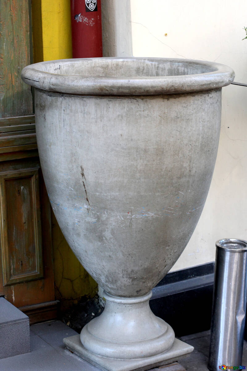 A huge vase №42058
