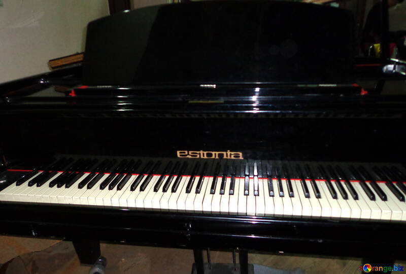 El piano Soviética №42914