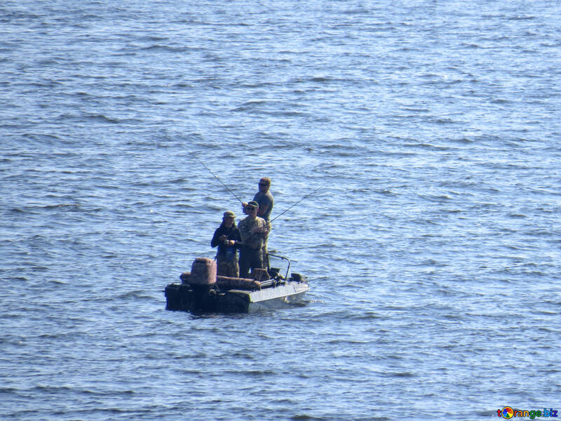 Pescadores en el barco №42501