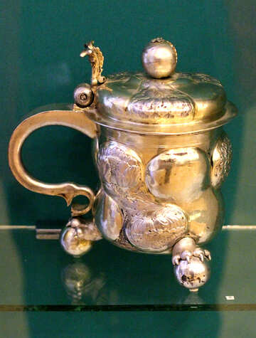 Old cup with a silver cover №43375