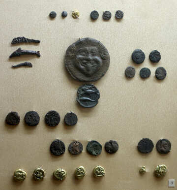 Les premières pièces de monnaie №43702
