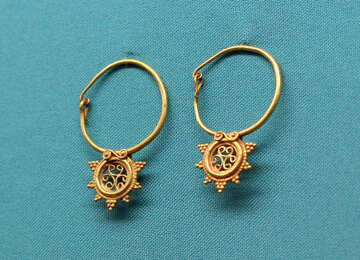 Ancient gold earrings №43969
