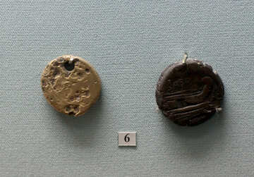 Древняя золотая монета 2 век до нашей эры №43947
