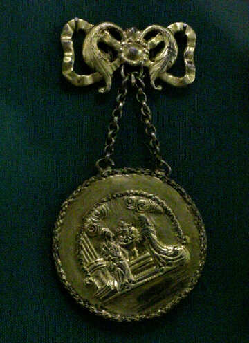 Golden pendant №43649