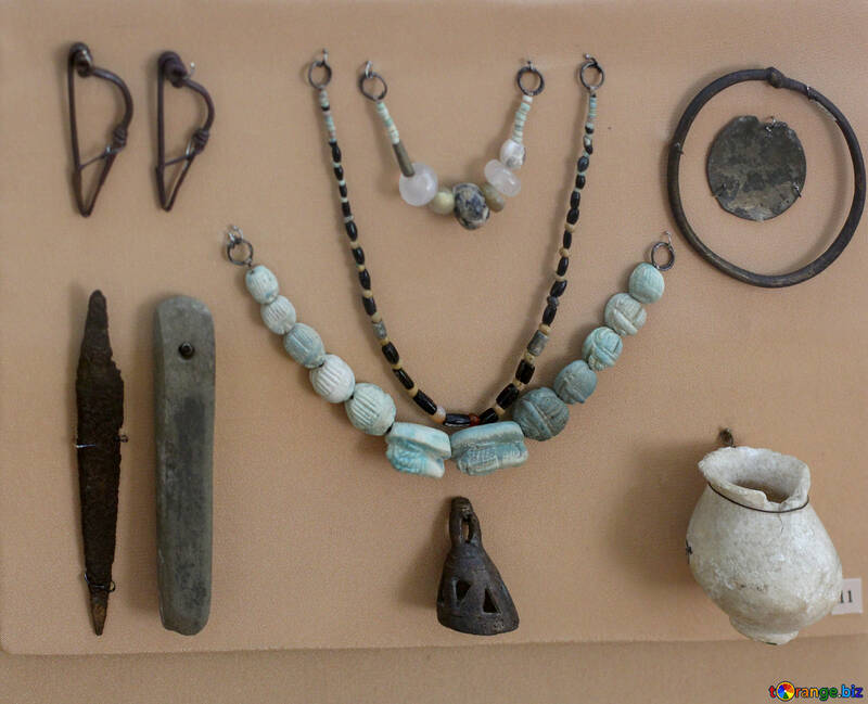 Стародавні прикраси і предмети побуту №43878