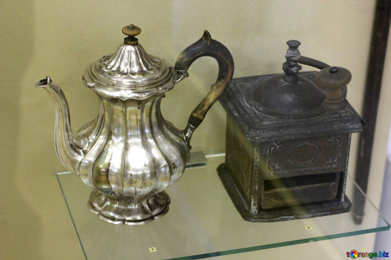 Ancient coffee pot and coffee grinder №43306
