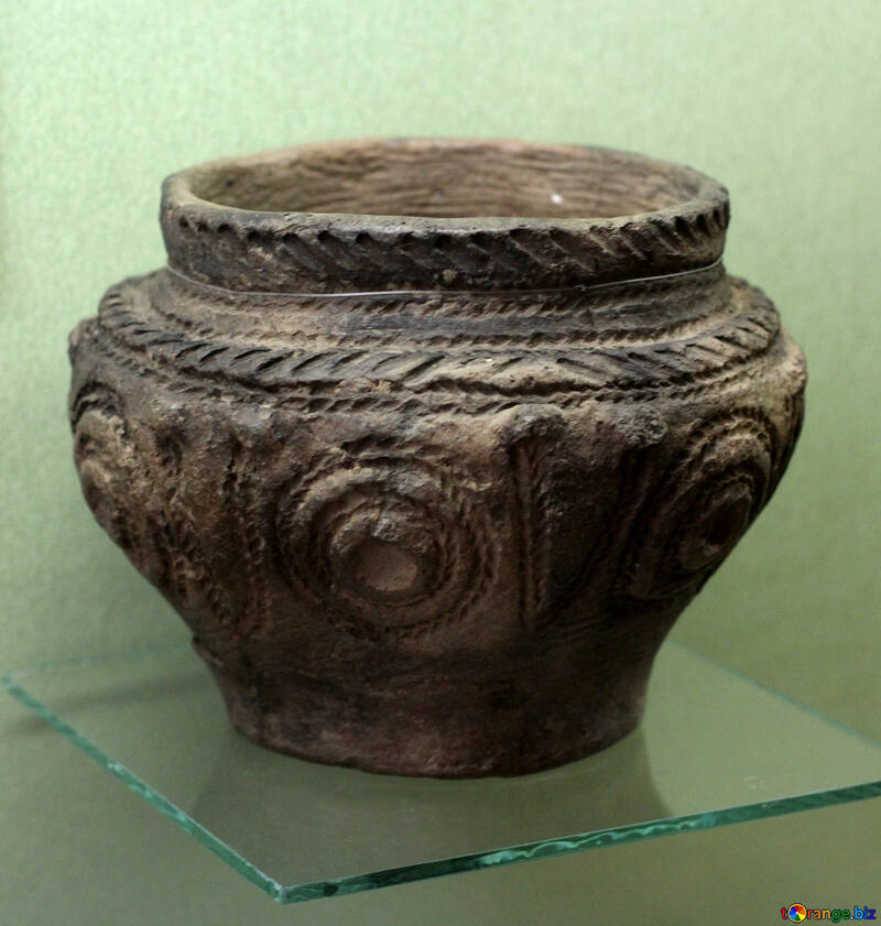 粘土で作られた古代の調理器具 №43811