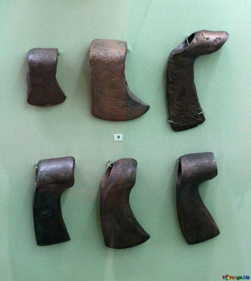 Стародавні бронзові сокири №43793