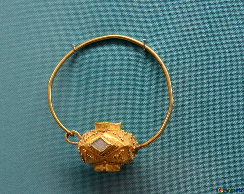 古代の金のイヤリング №43960