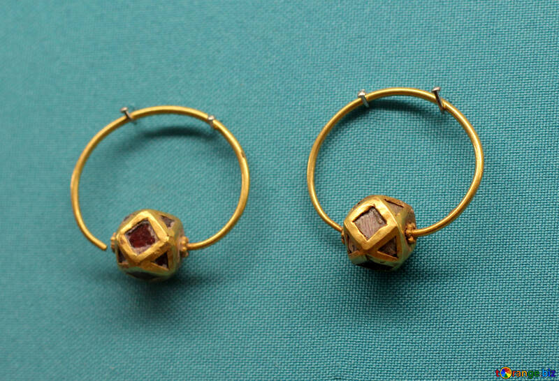 古代の金のイヤリング №43958