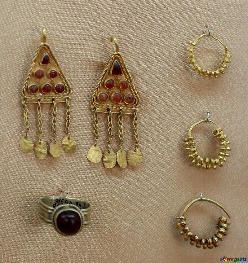 Ancient golden jewelry №43859