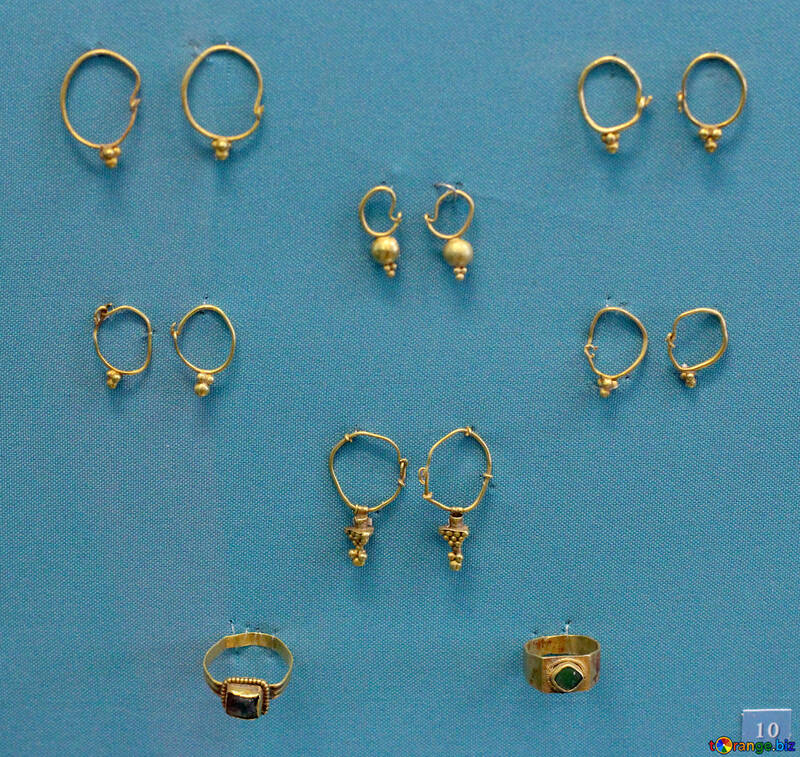 Vintage rings and earrings of gold №43976