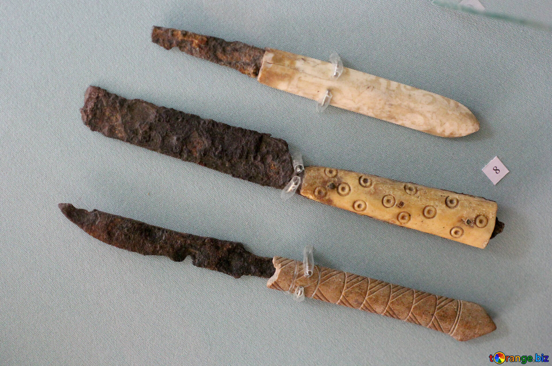 Самые древние ножи. Старинные ножи. Древний нож. Ножи древних славян. Ножи 11 века.
